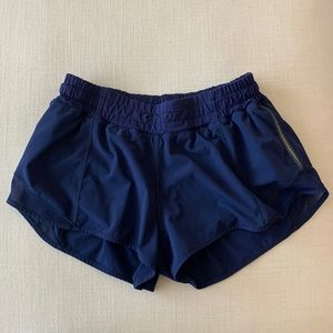 Lululemon Hotty Hot Low-Rise Lined Short 2.5"